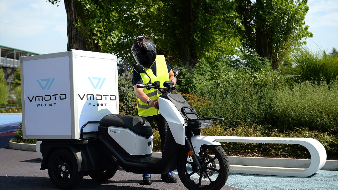 VS3 VMOTO avec caisse en extérieur